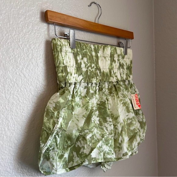 NWT, FP Movement The Way Home Printed Shorts in Green/White Print, Size Medium - Picture 4 of 10